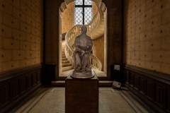 Statue im Gegenlicht