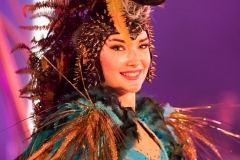 Tänzerin auf violett